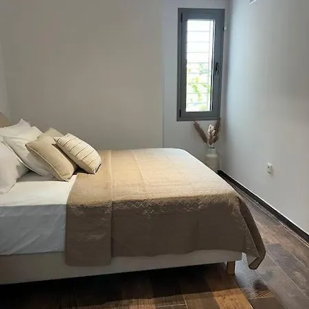 Luxury * Koróni