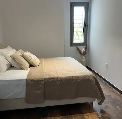 Luxury * Koróni